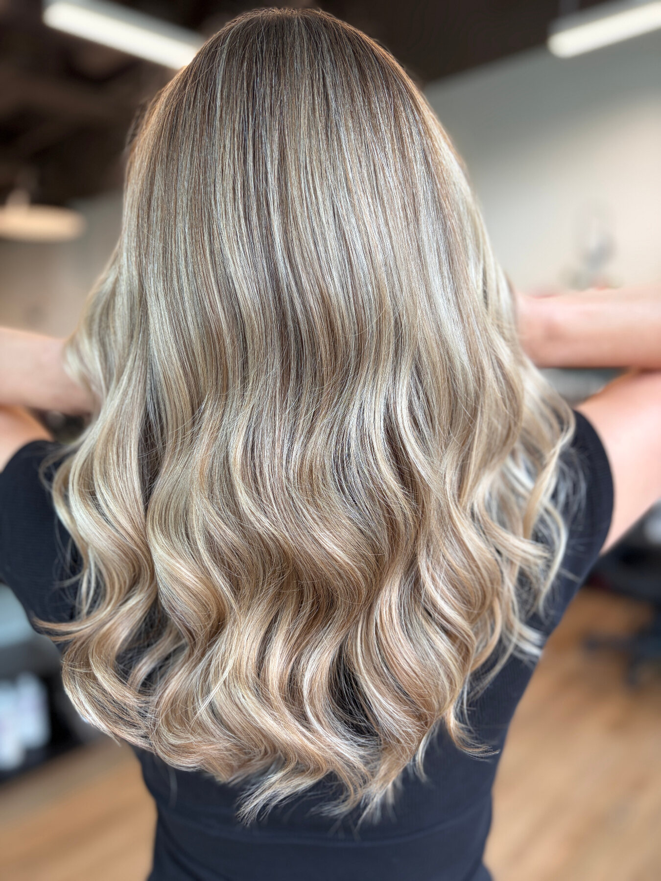 Dimensional icy blonde waves by Roxy